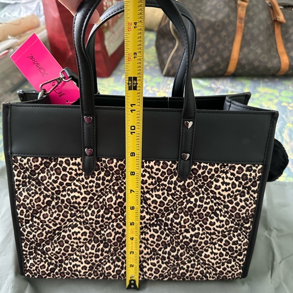 Betsey Johnson Large Leopard XOBECA Print Tote Bag w/bag charm and strap NWT - Picture 13 of 14
